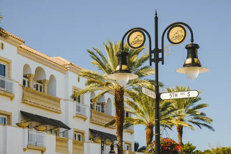 5th Avenue South Naples Florida lamppost